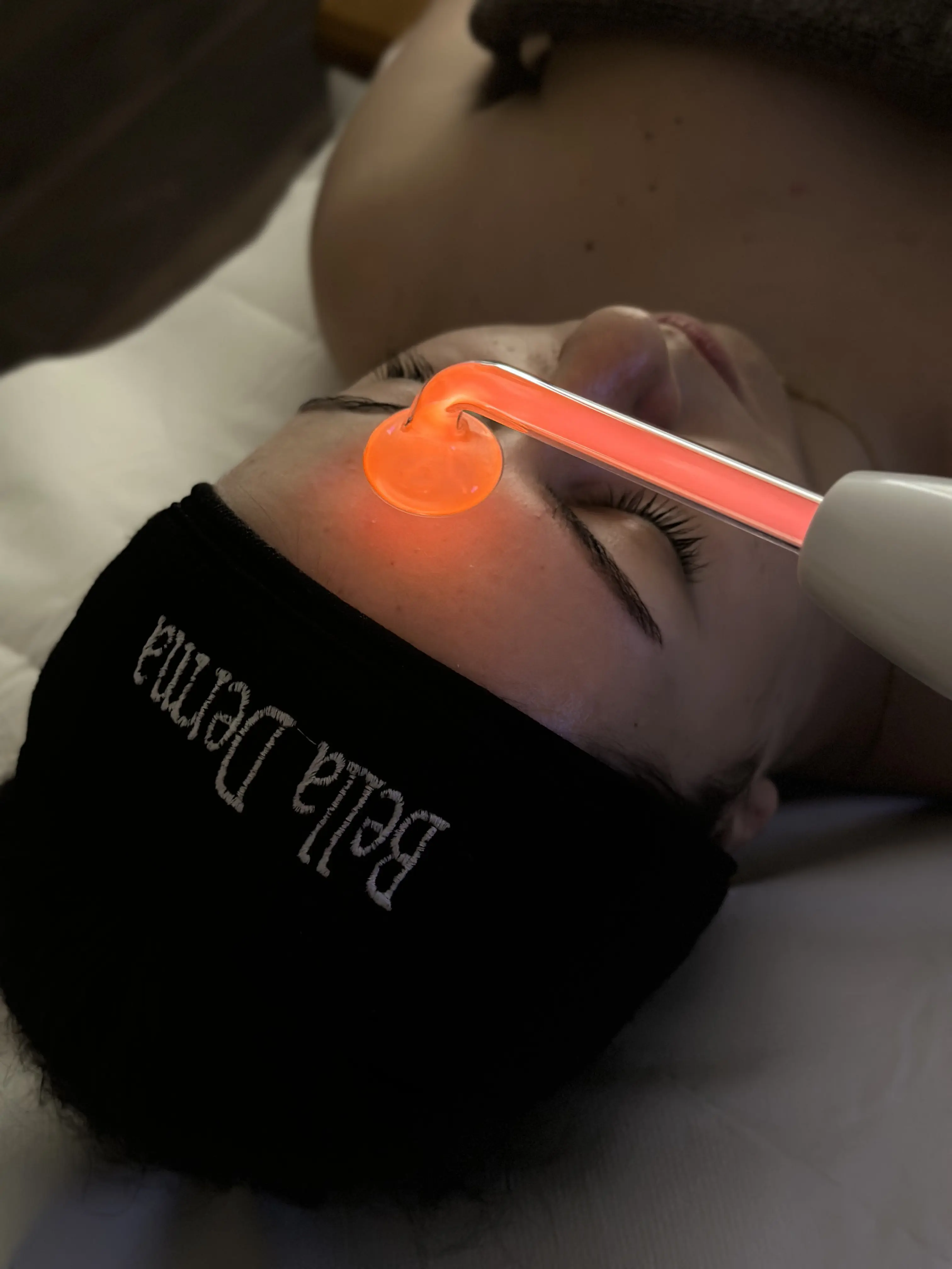 Козметична процедура в Bella Derma