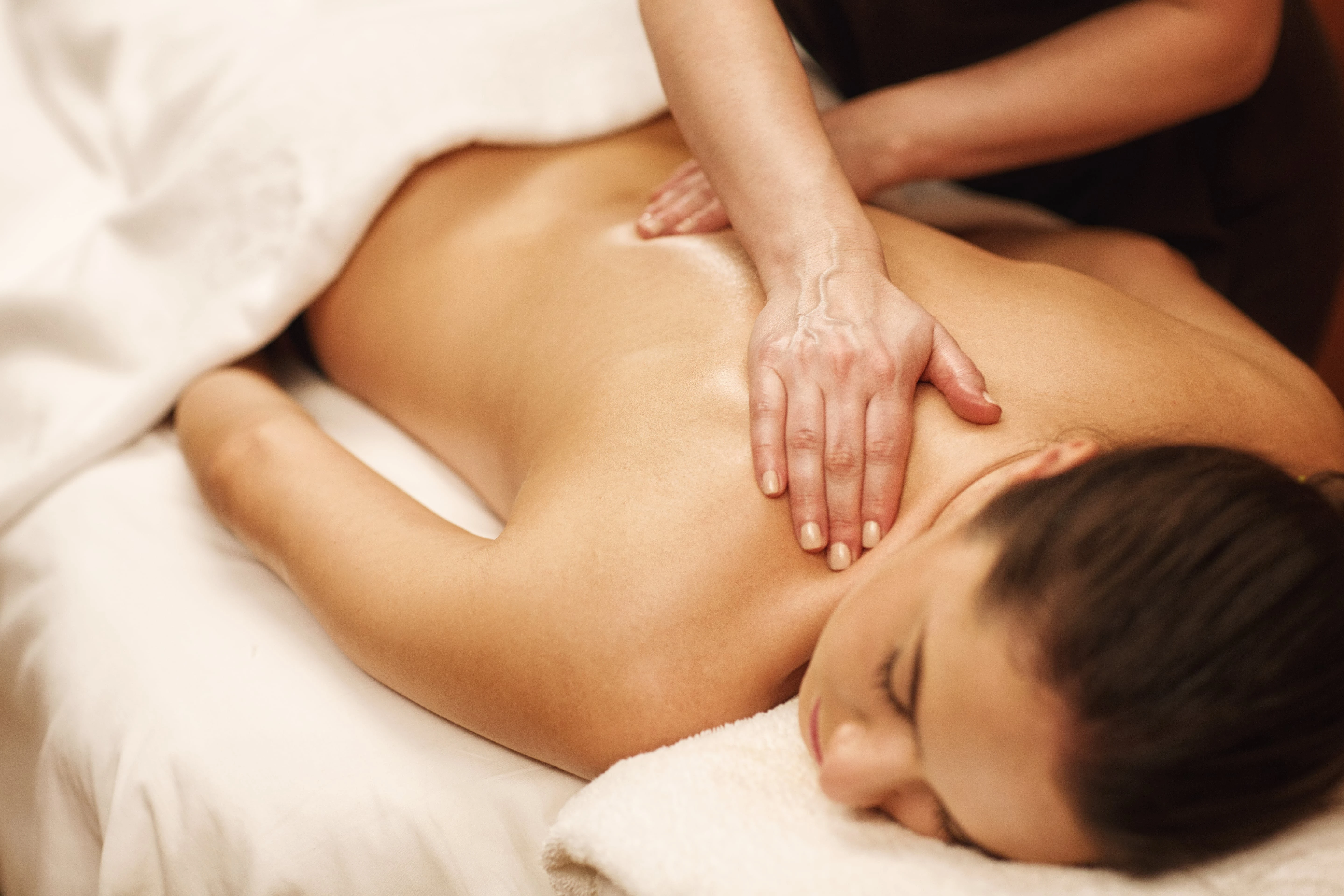 Масажи на тяло в Bella Derma
